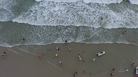 夏季海边航拍海浪实拍风景视频的预览图