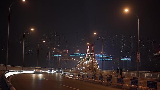 重庆旅游轻轨实拍李子坝街景视频的预览图