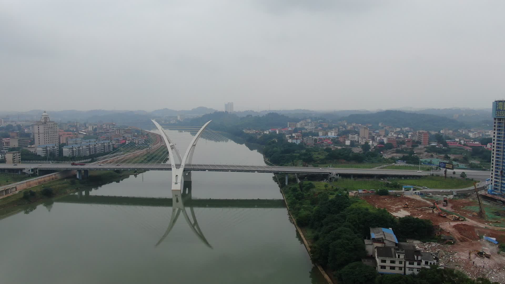 航拍湖南邵阳资江雪峰大桥视频的预览图