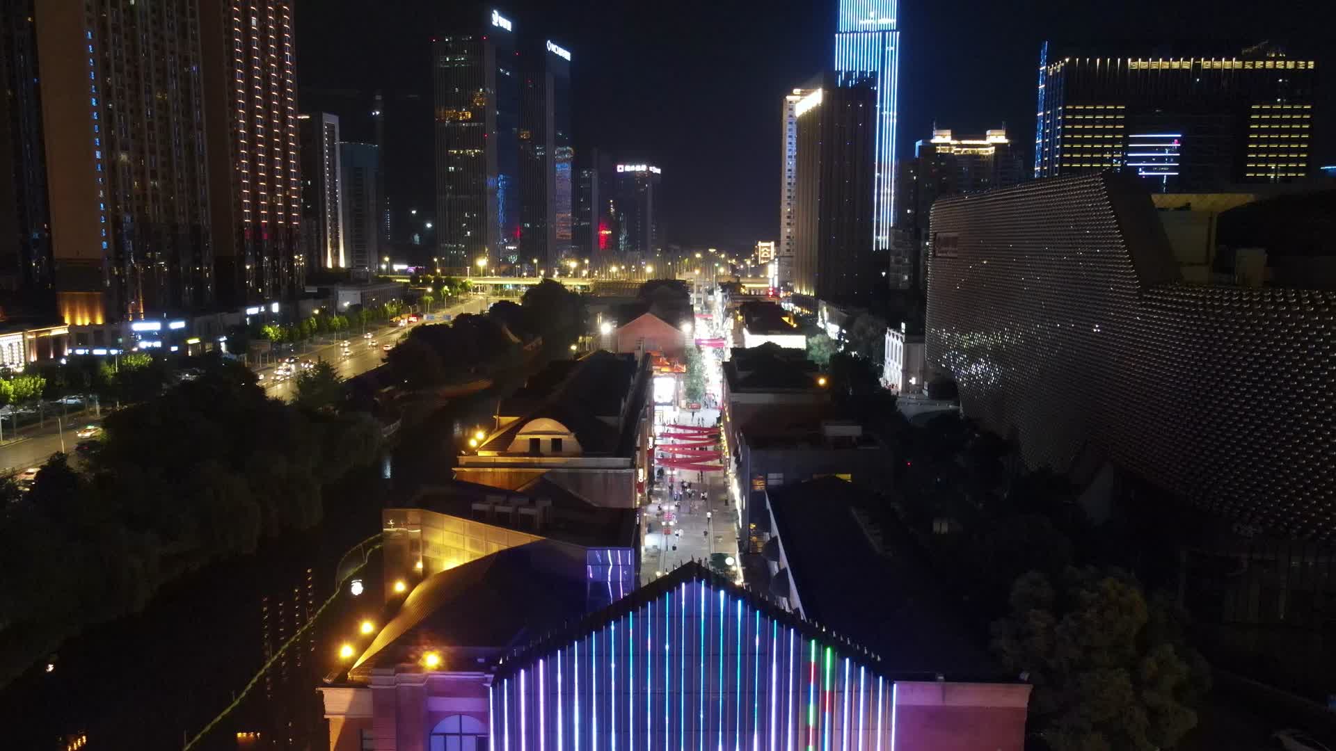 航拍湖北武汉楚河汉街夜景视频的预览图