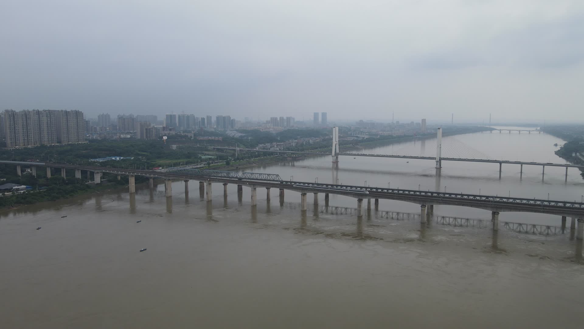 航拍湖南湘潭三桥视频的预览图