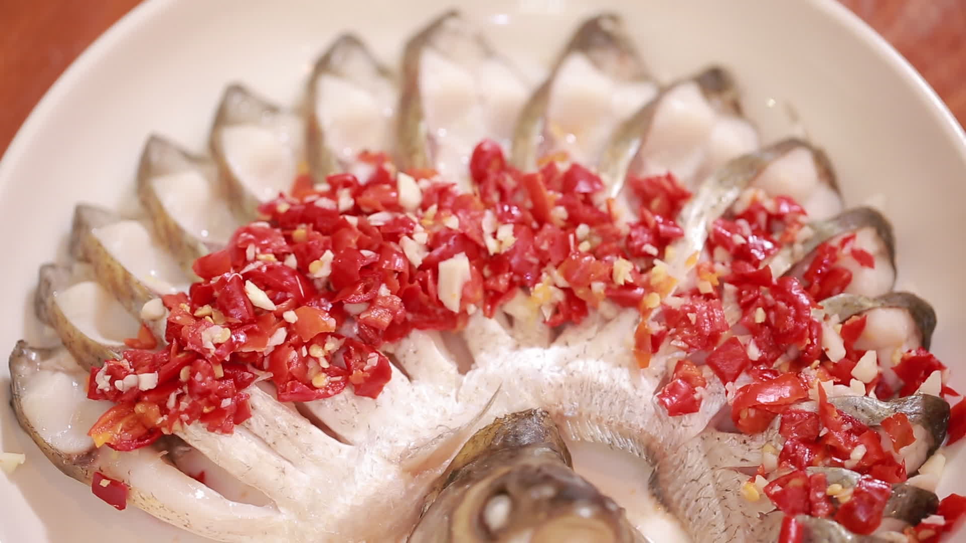 镜头合集剁椒酱蒸孔雀鱼视频的预览图