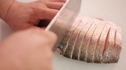镜头合集大厨菜刀刀工切武昌鱼视频的预览图