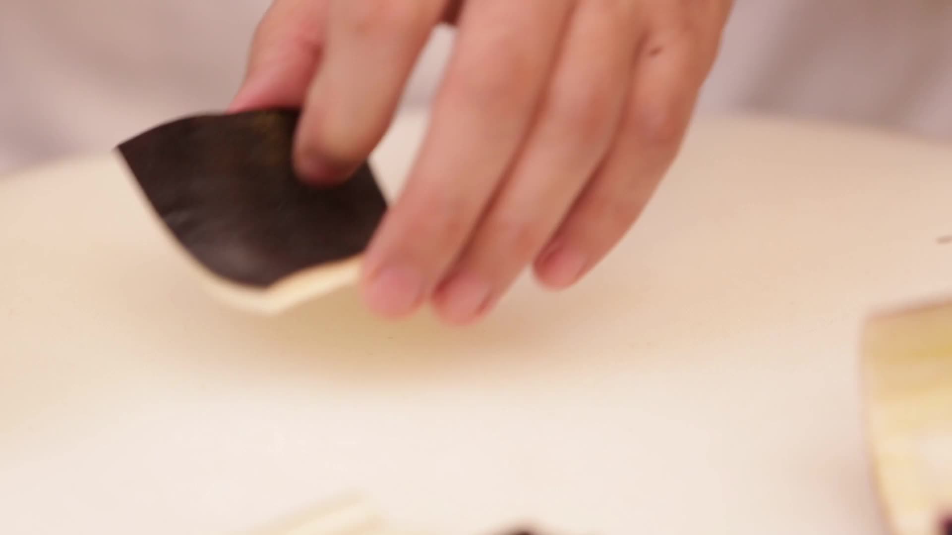 镜头合集菜刀片茄子皮腌制视频的预览图