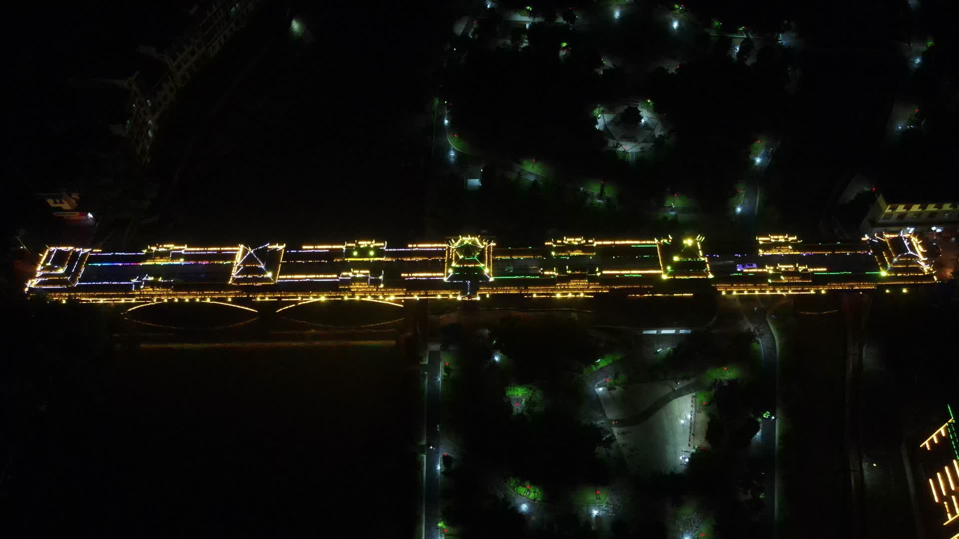 航拍湖南邵阳城步县风雨桥夜景视频的预览图