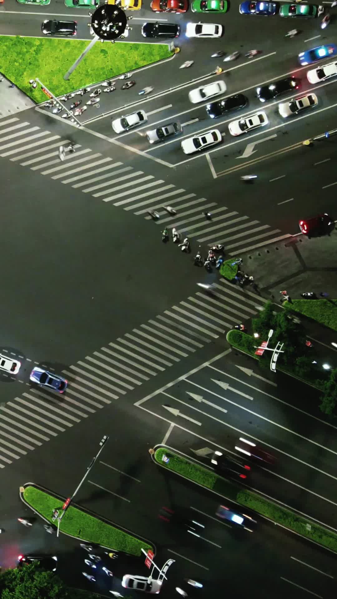 城市延时广西南宁城市夜景交通航拍延时竖屏视频的预览图