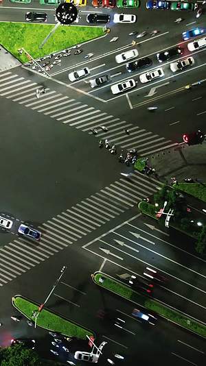 城市延时广西南宁城市夜景交通航拍延时竖屏视频的预览图