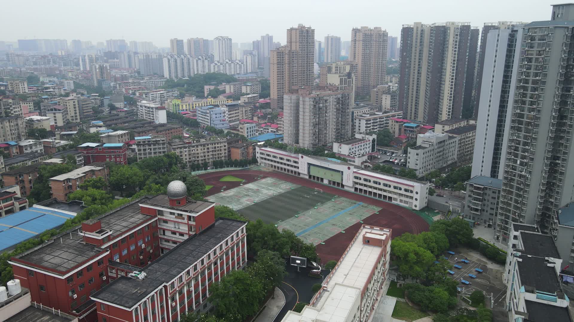 航拍湖南邵阳城市建设高楼视频的预览图