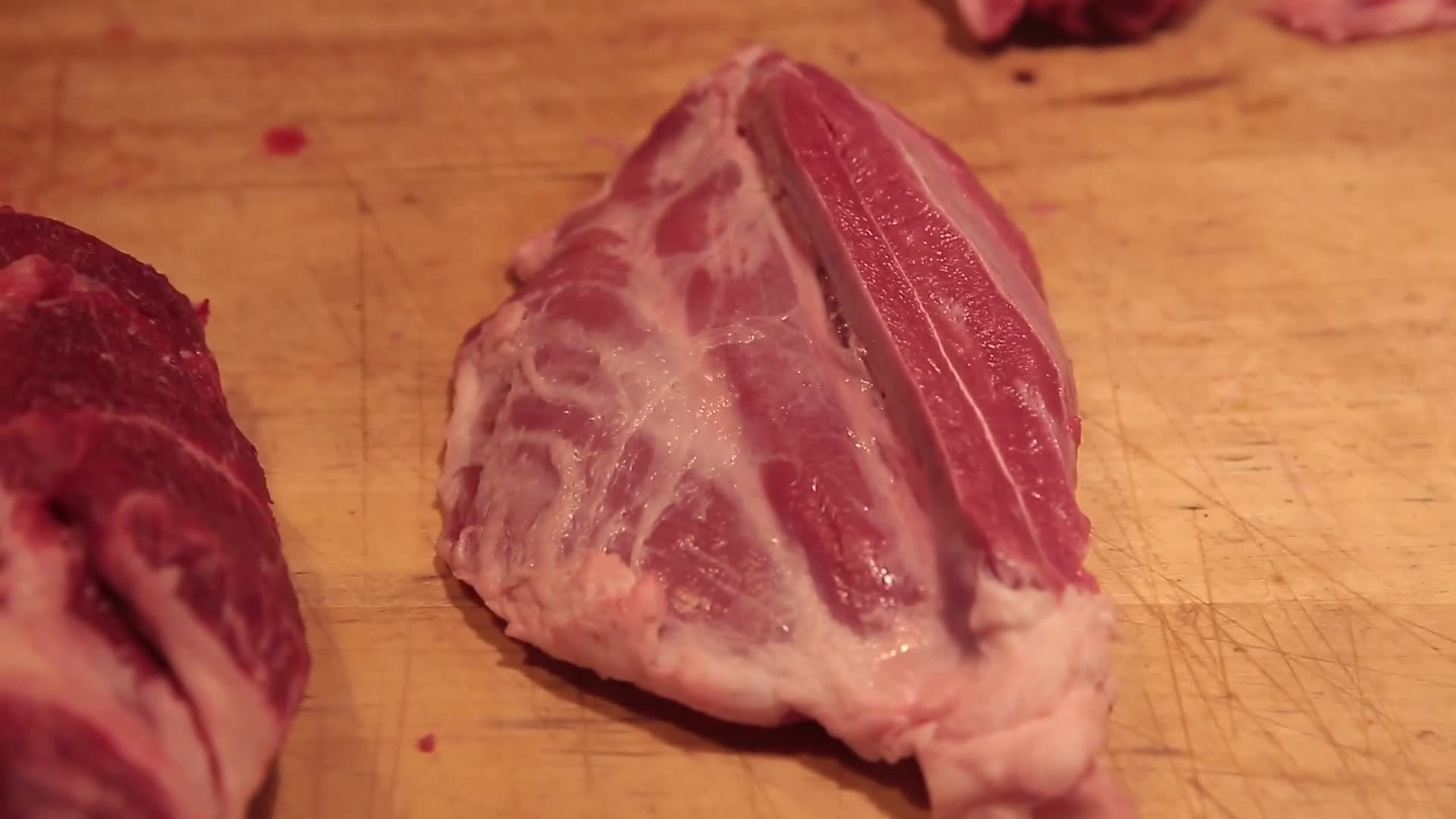 镜头合集肉摊上案板上的猪肉五花肉视频的预览图