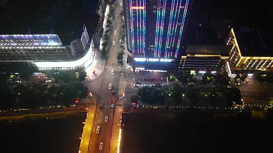 航拍湖南邵阳城市夜景交通大道视频的预览图