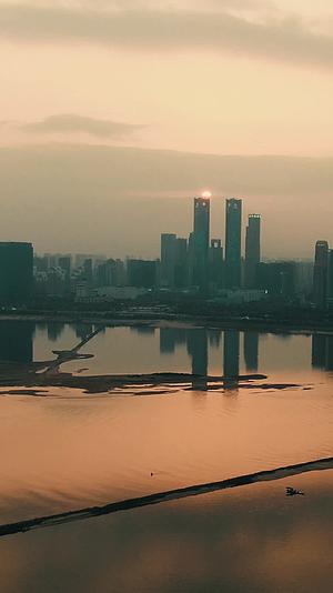 江西南昌红谷滩日落竖屏航拍视频的预览图