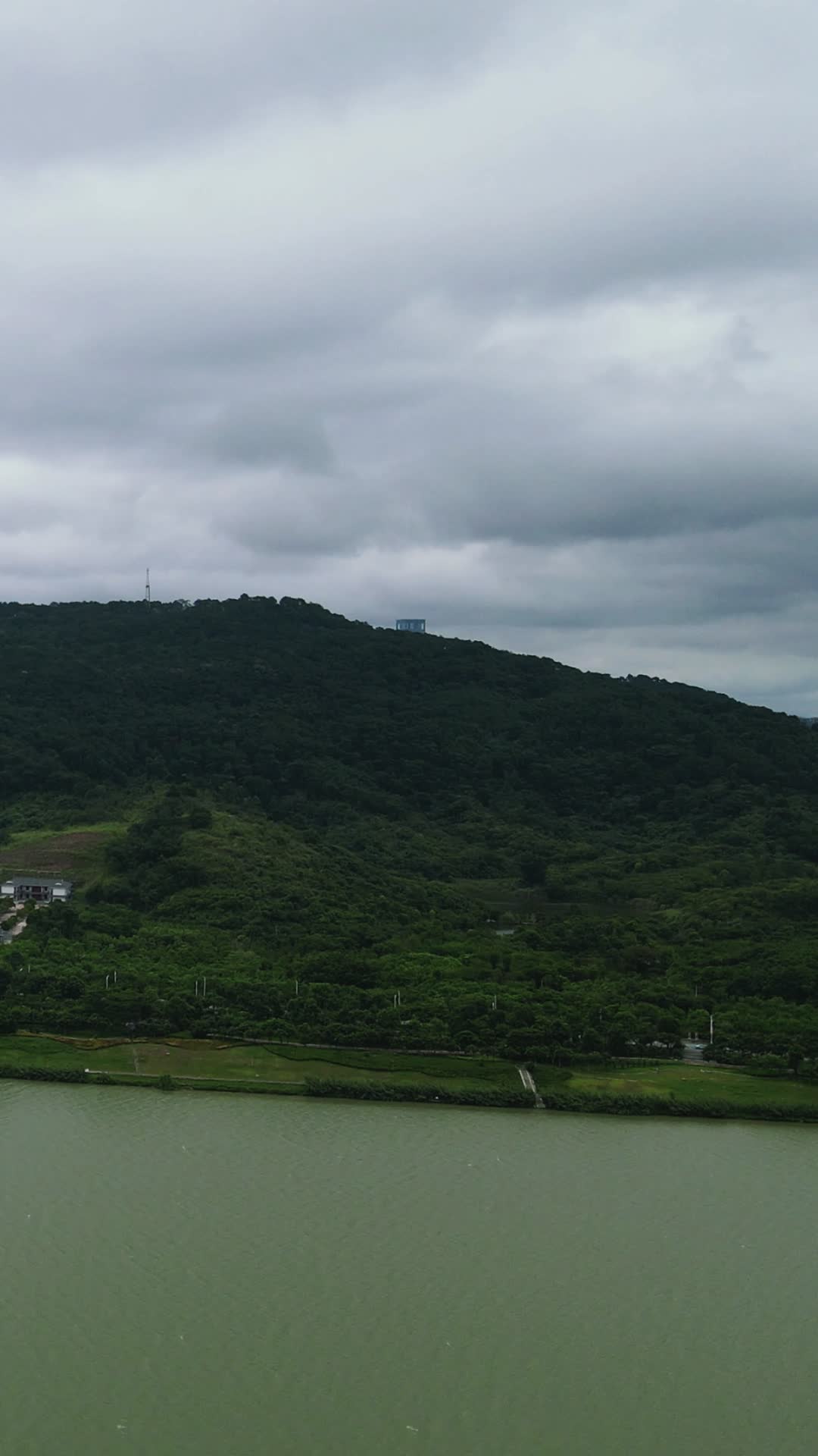 旅游景区广西南宁青秀山竖屏航拍视频的预览图