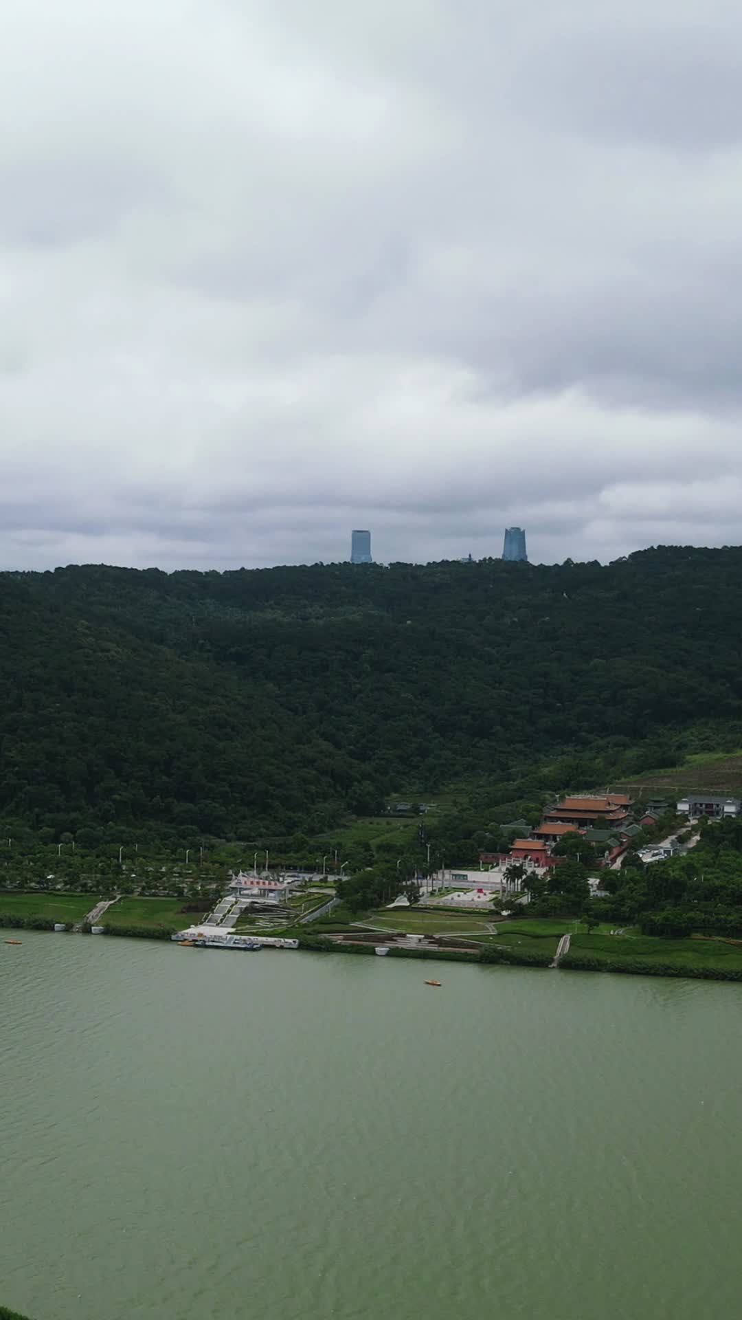 旅游景区广西南宁青秀山竖屏航拍视频的预览图