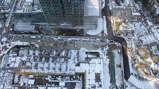 城市航拍山东济南冬天雪景视频的预览图
