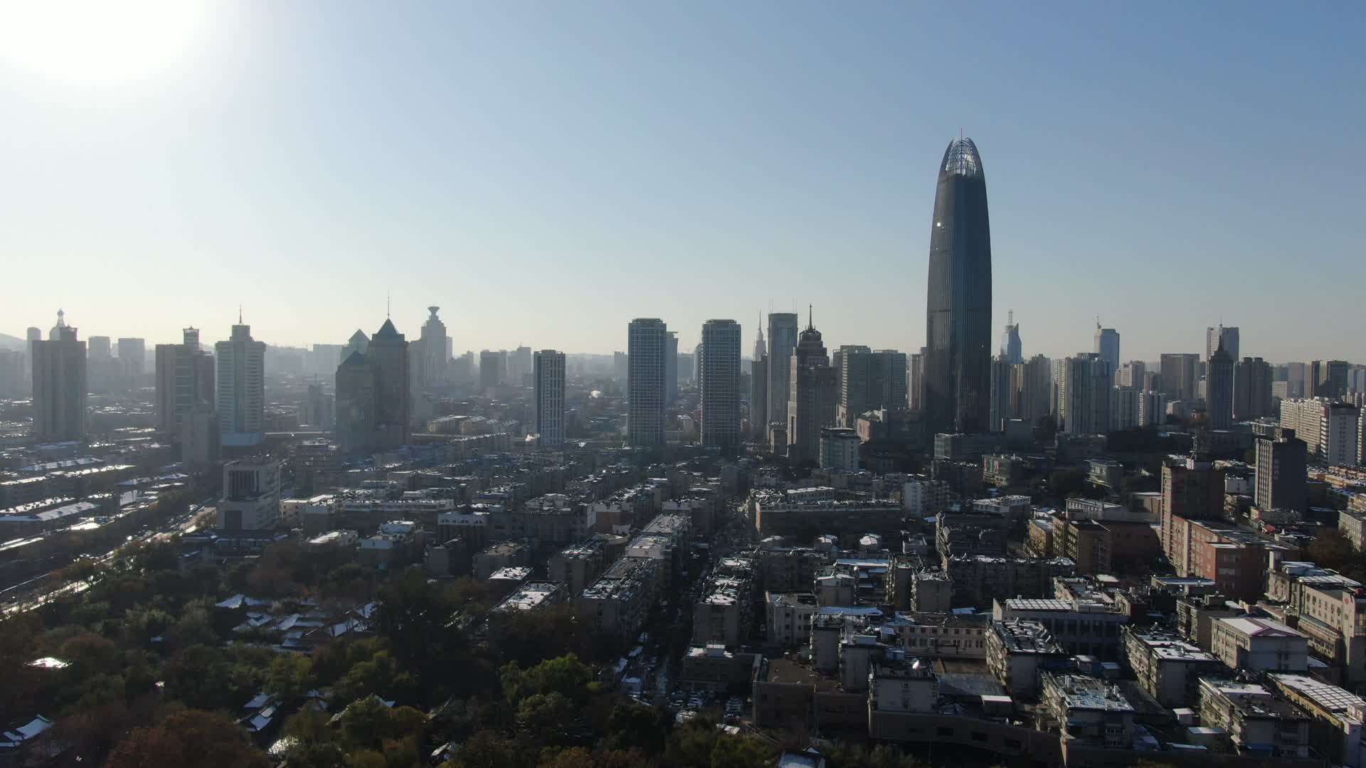 城市航拍山东济南世贸大厦地标建筑视频的预览图