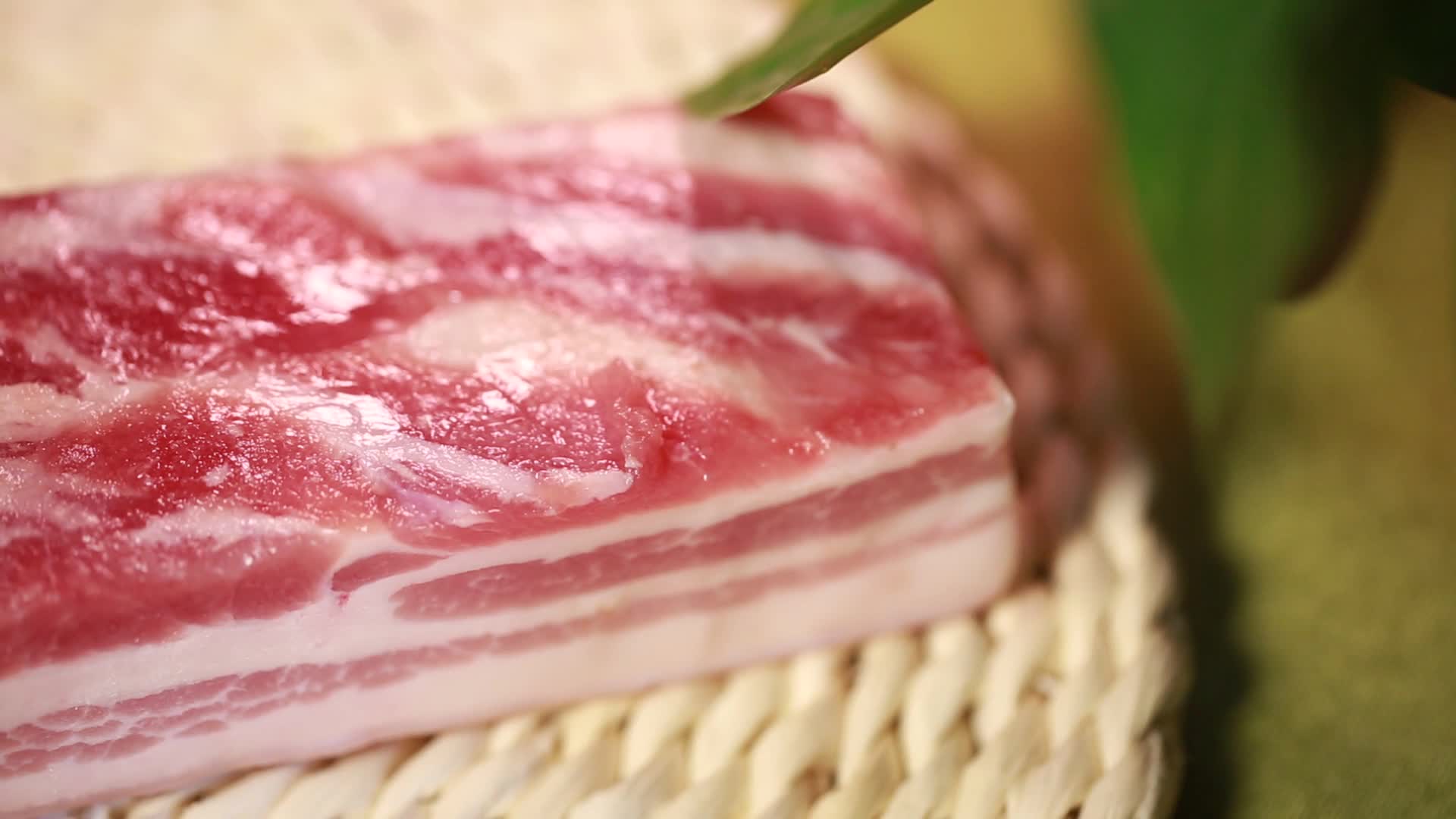镜头合集鲜肉猪肉五花三层视频的预览图