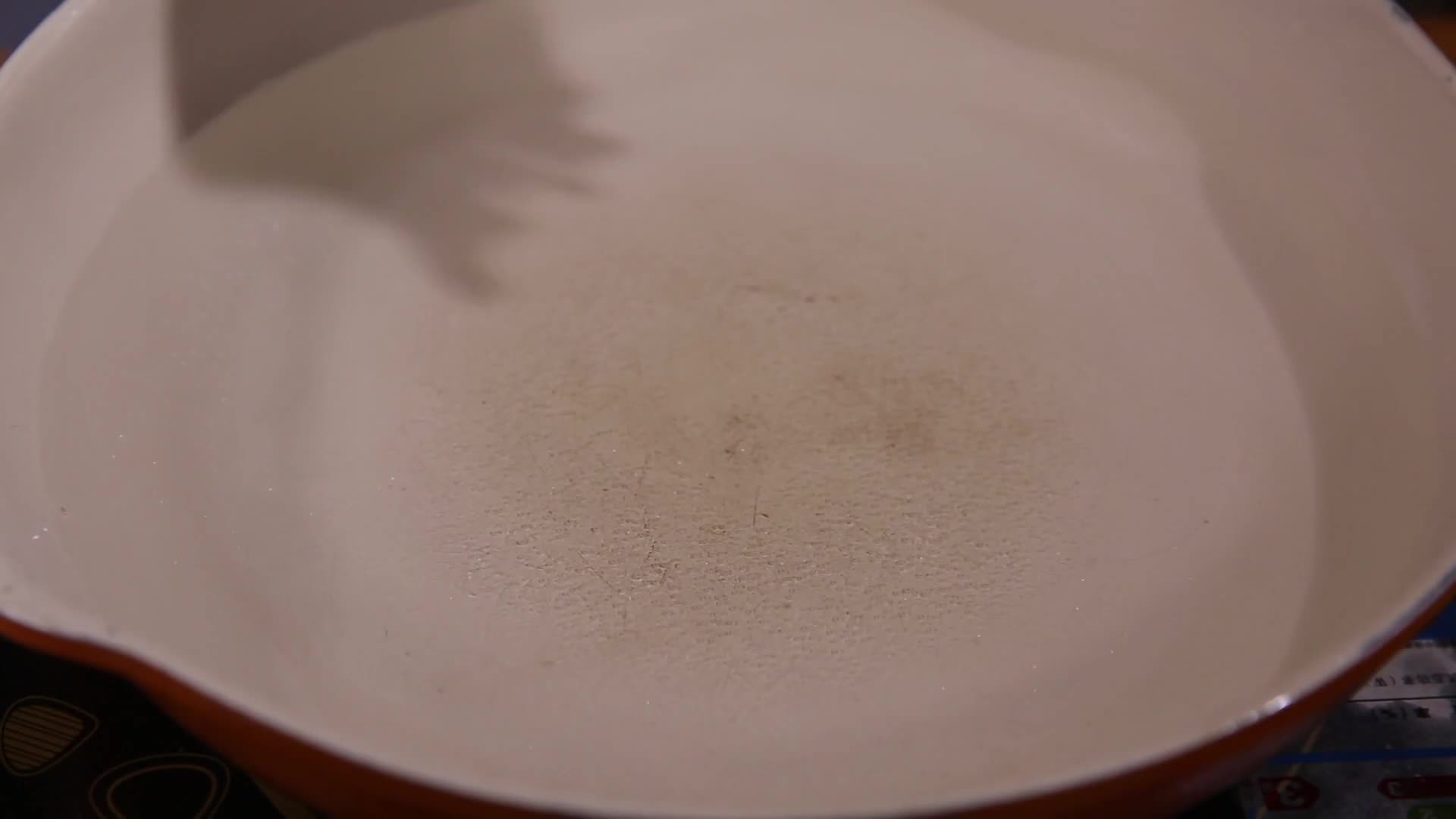 镜头合集平底锅煮豆角去皂甙视频的预览图