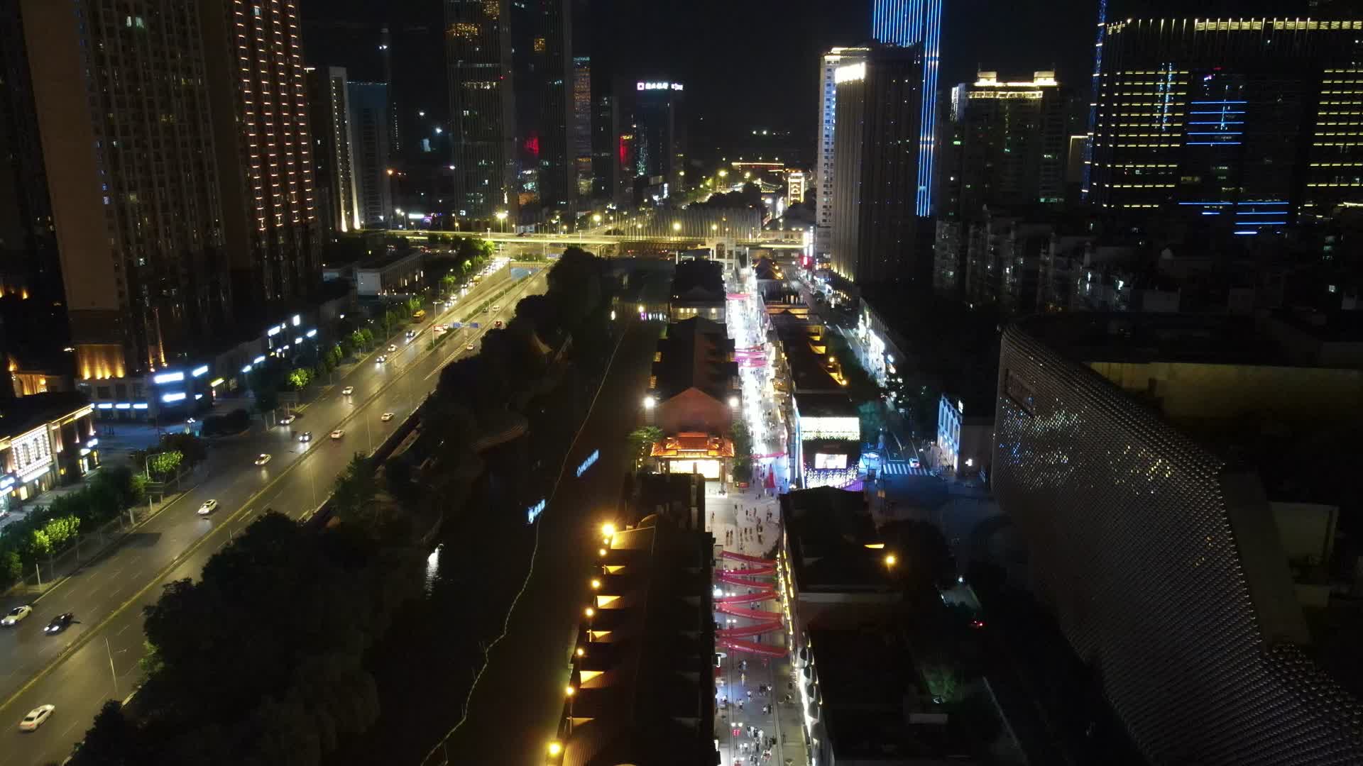 城市航拍武汉楚河汉街商业步行街夜景视频的预览图