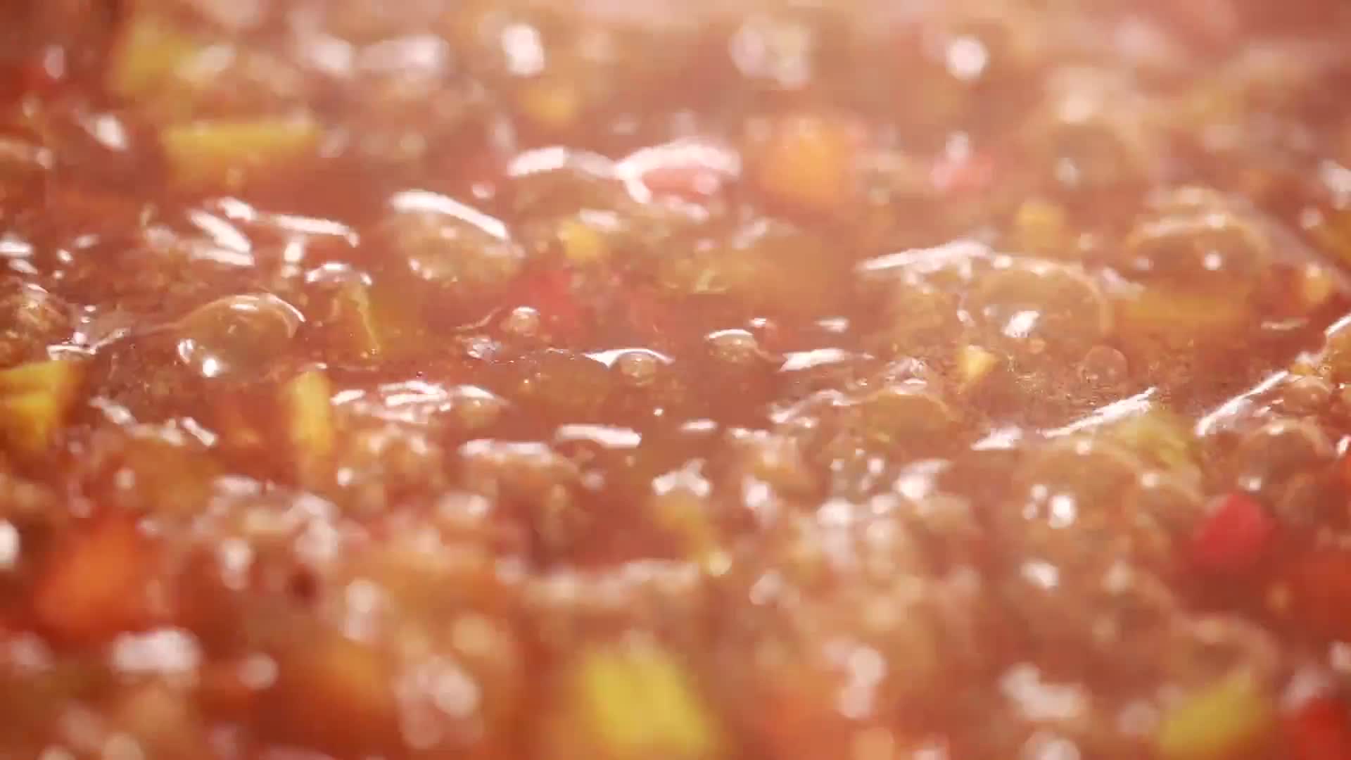 镜头合集炒制豆豉香辣烤鱼底料视频的预览图