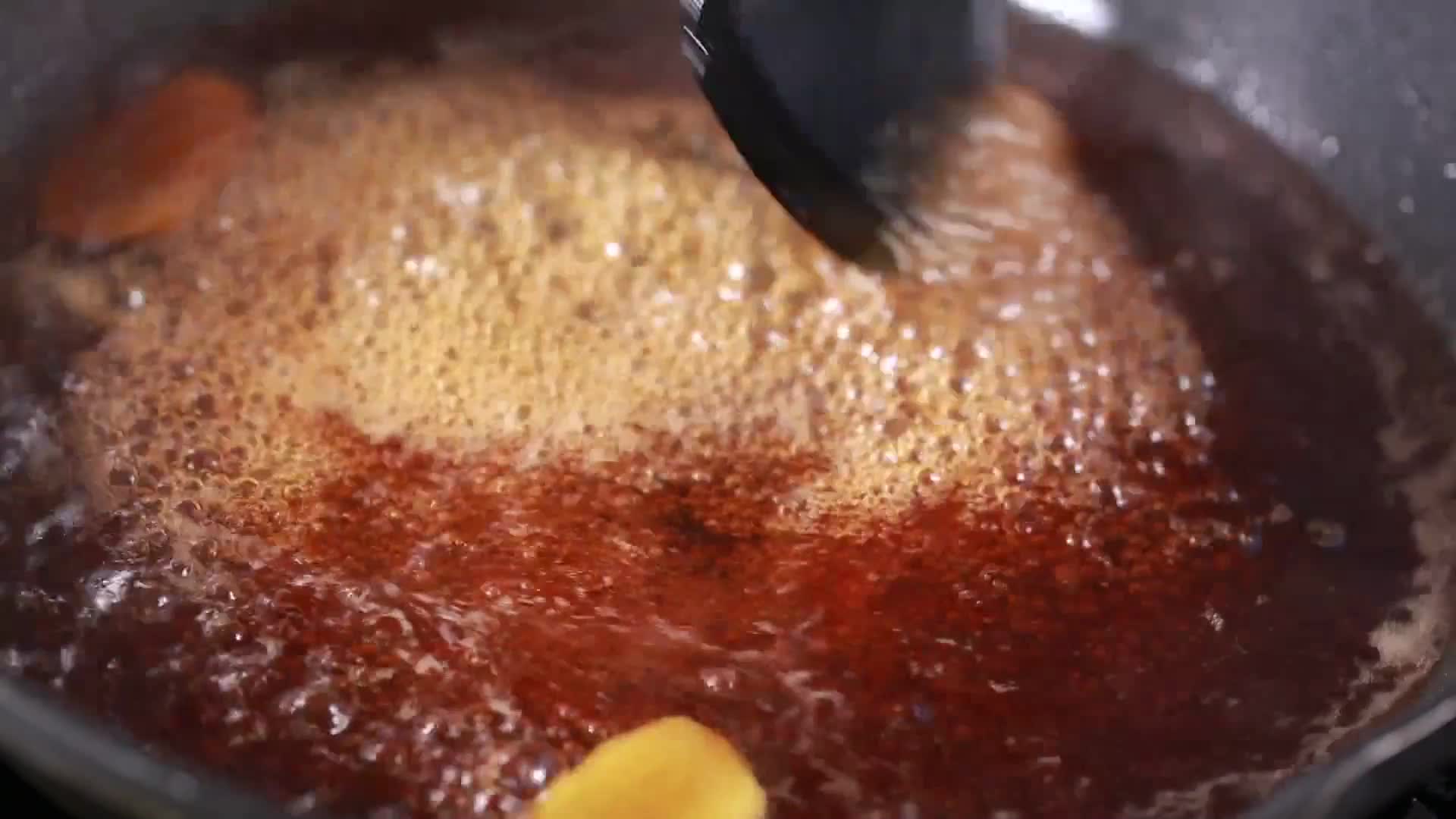 镜头合集调味烹调红烧酱汁视频的预览图
