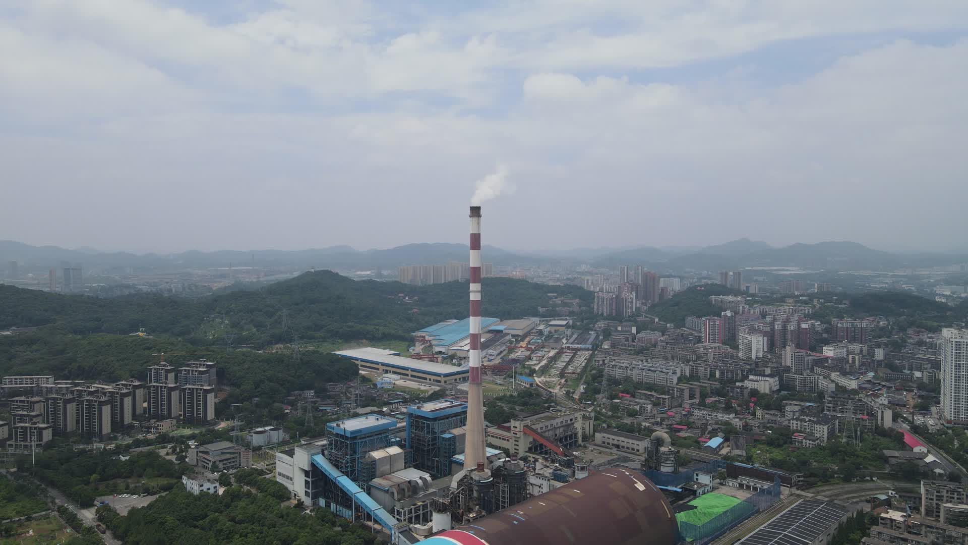 航拍湖南株洲工业厂房视频的预览图