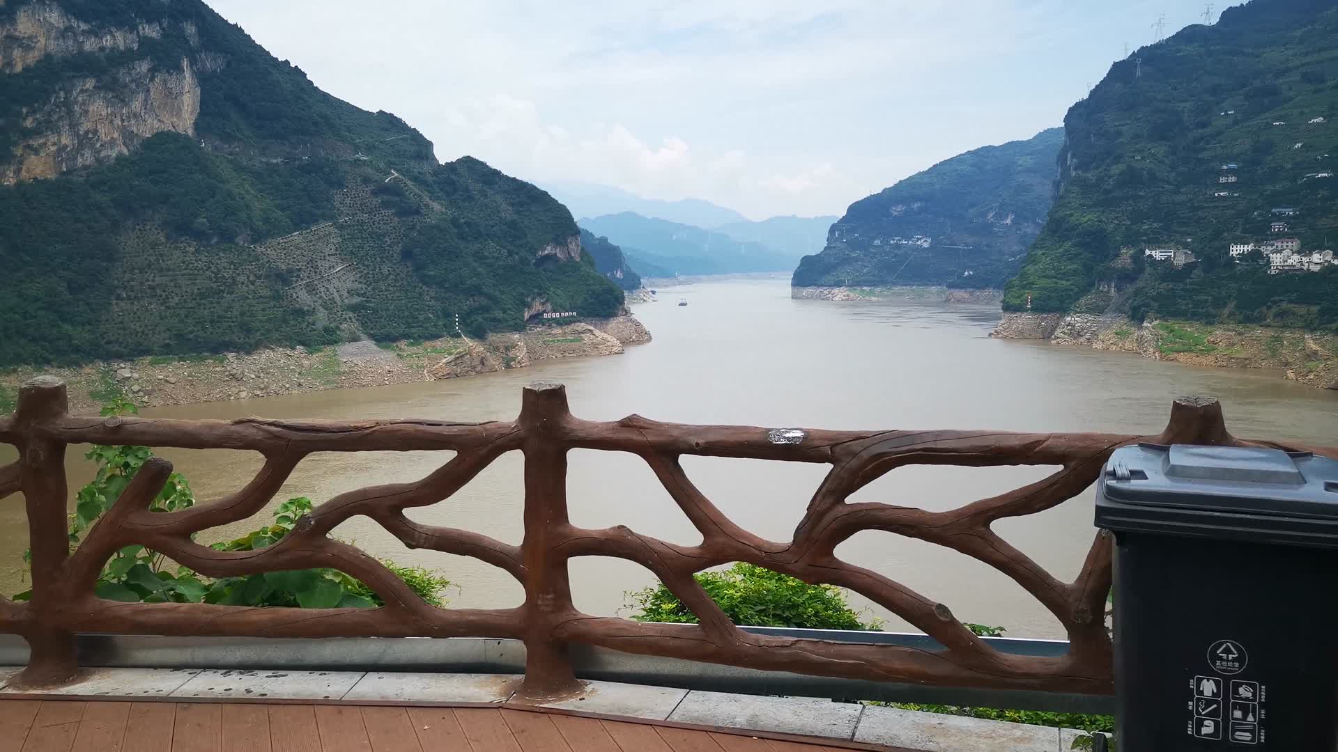 雄伟壮观长江三峡风光实拍视频的预览图
