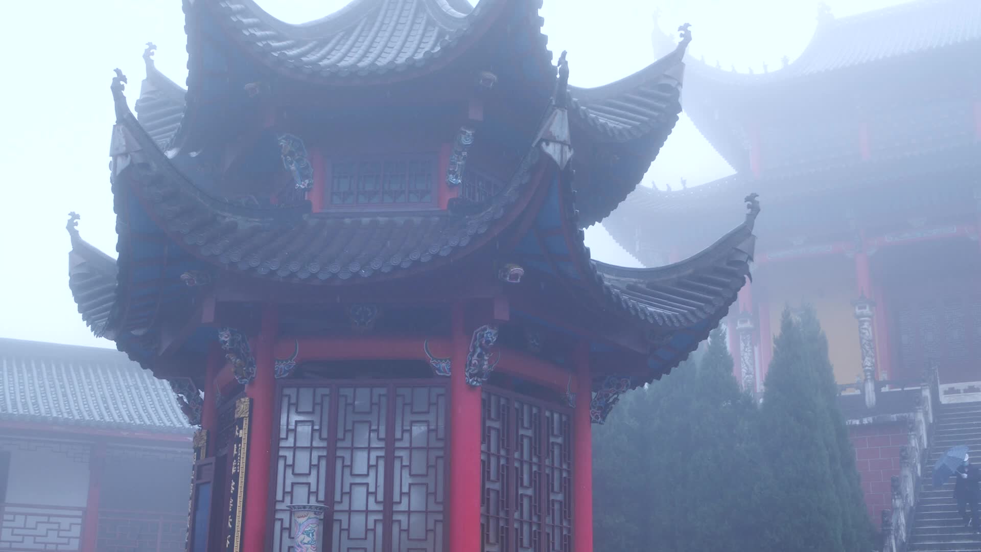 安徽九华山山门雾景视频的预览图