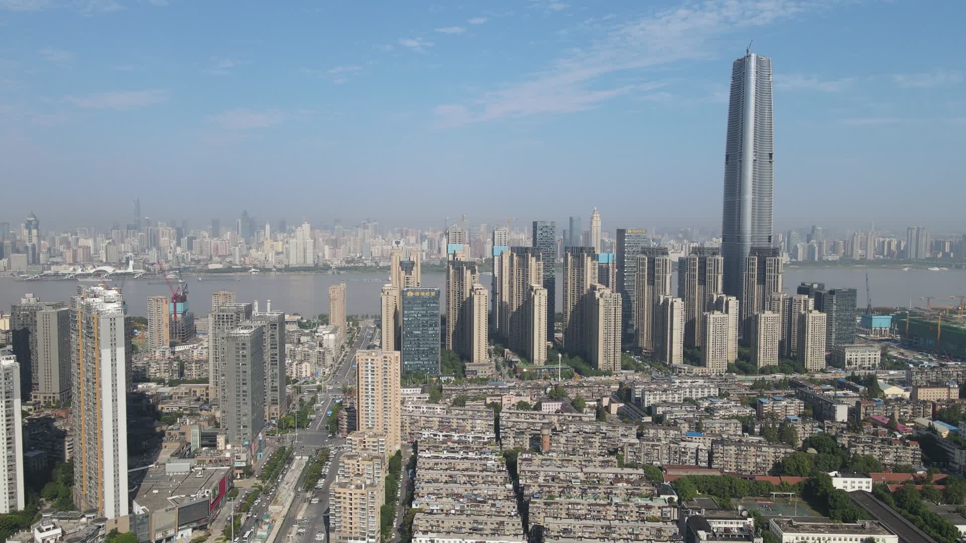 城市航拍武汉第一高楼绿地中心视频的预览图