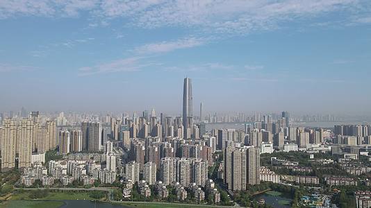 城市航拍武汉第一高楼绿地中心视频的预览图