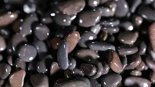 镜头合集黑色石子石头籽视频的预览图