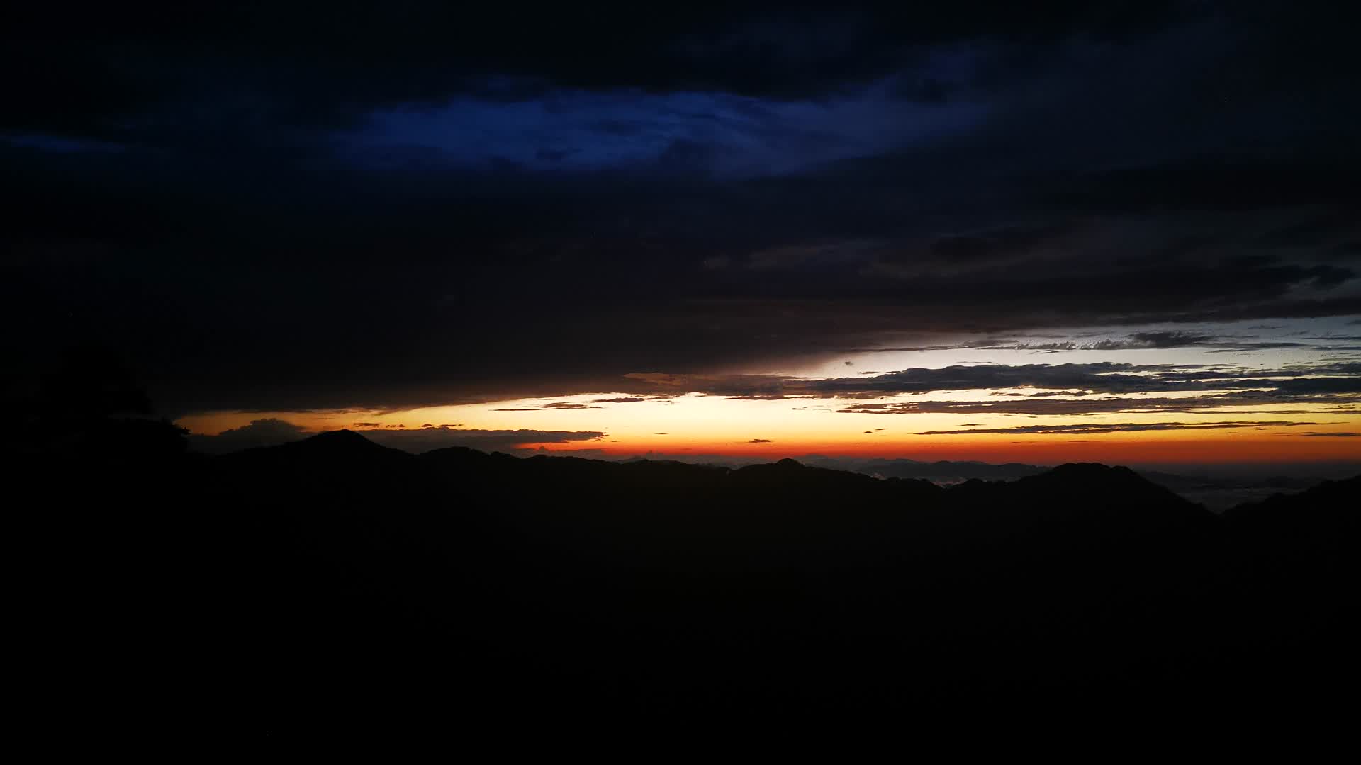 湖北神农架日落晚霞夕阳视频的预览图