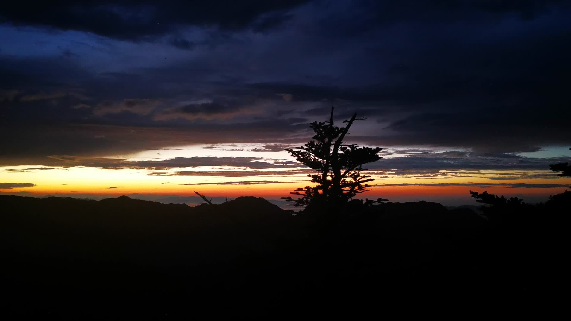 湖北神农架日落晚霞夕阳视频的预览图