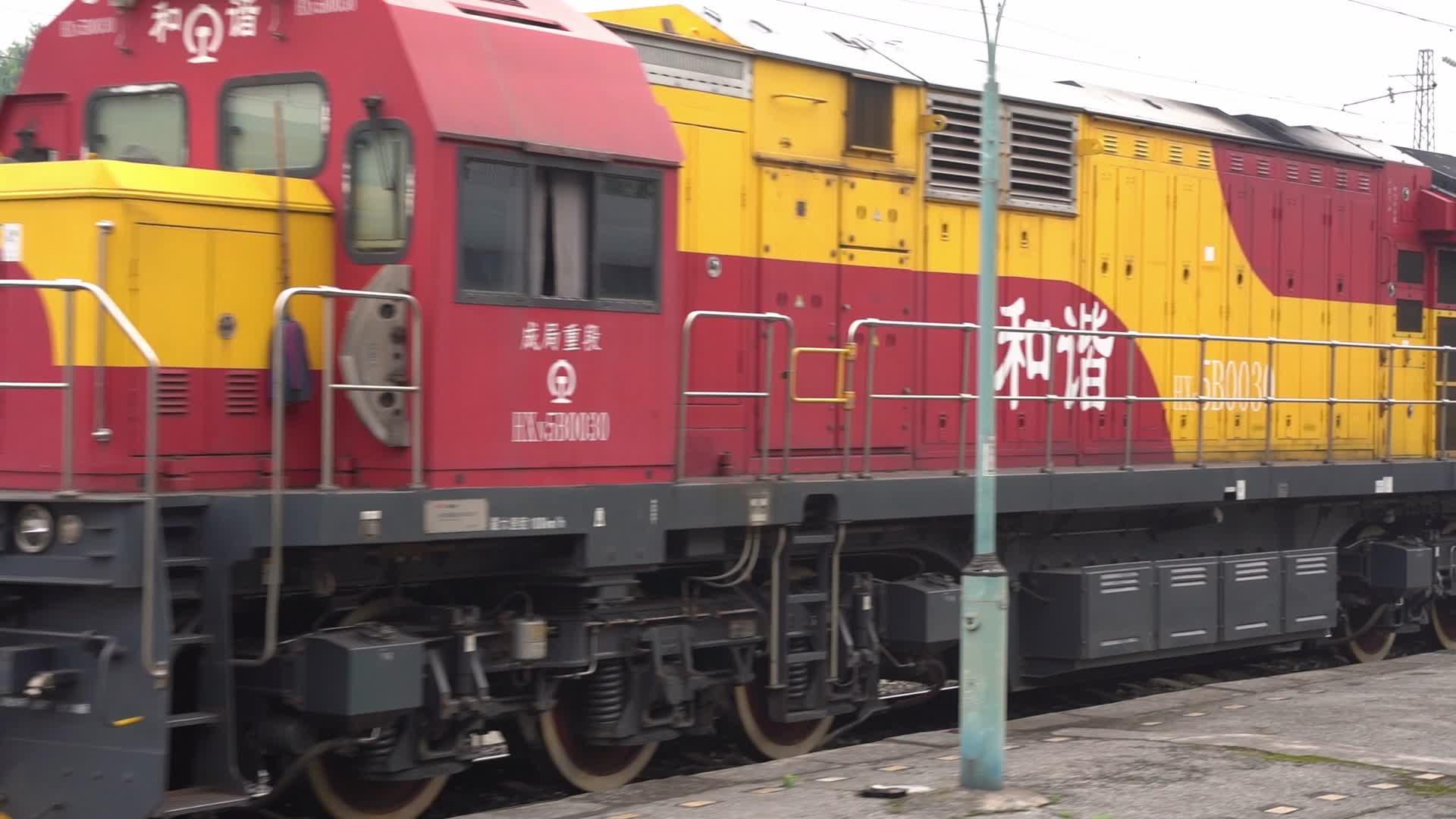 高铁动车火车列车客运站台视频的预览图
