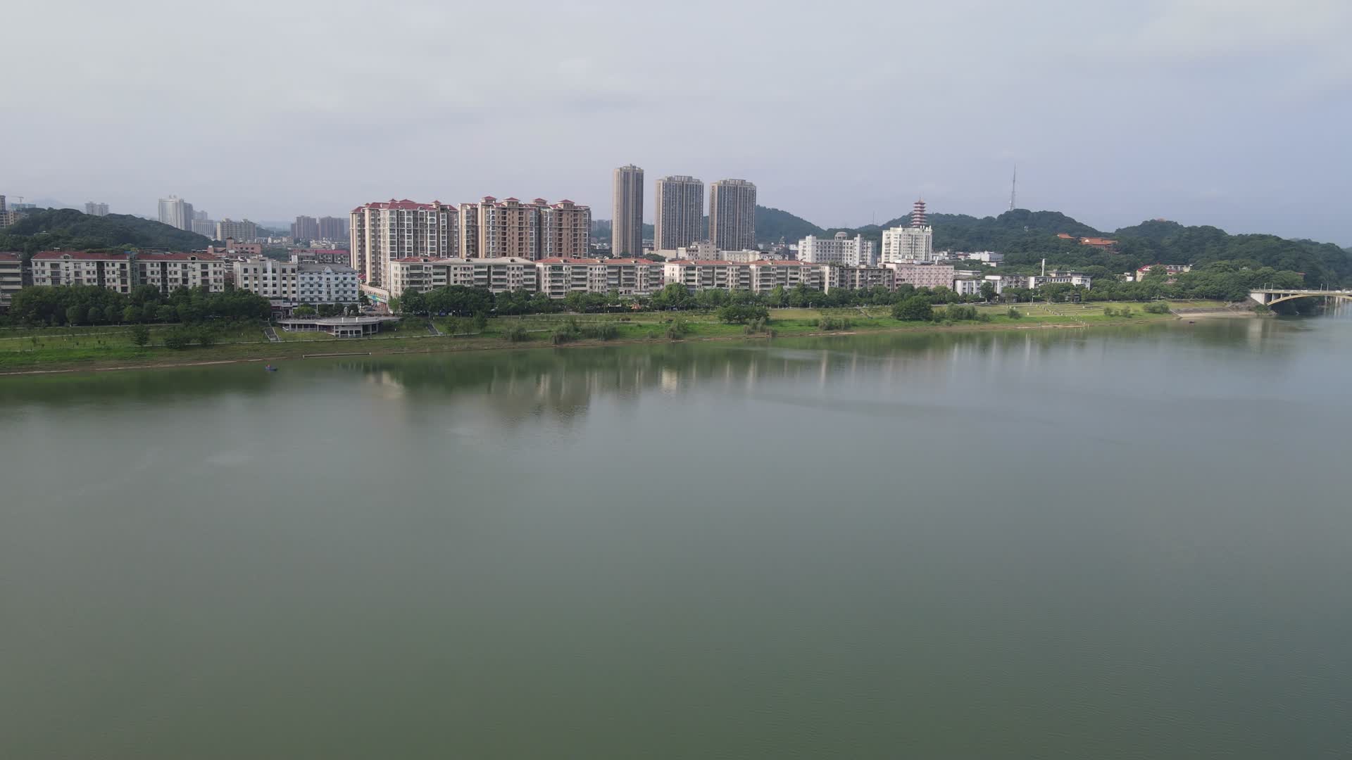 航拍湖南益阳城市风光地标建筑视频的预览图