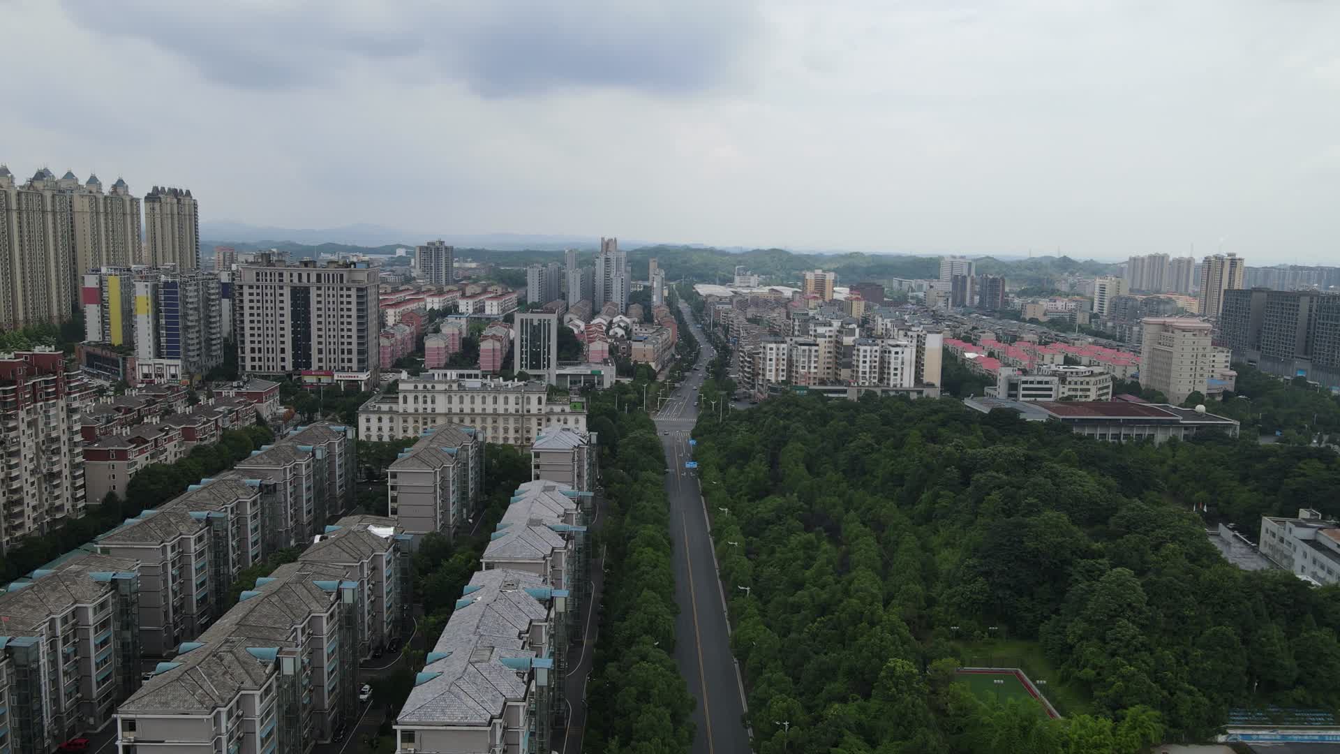 城市航拍湖南益阳城市高楼交通视频的预览图