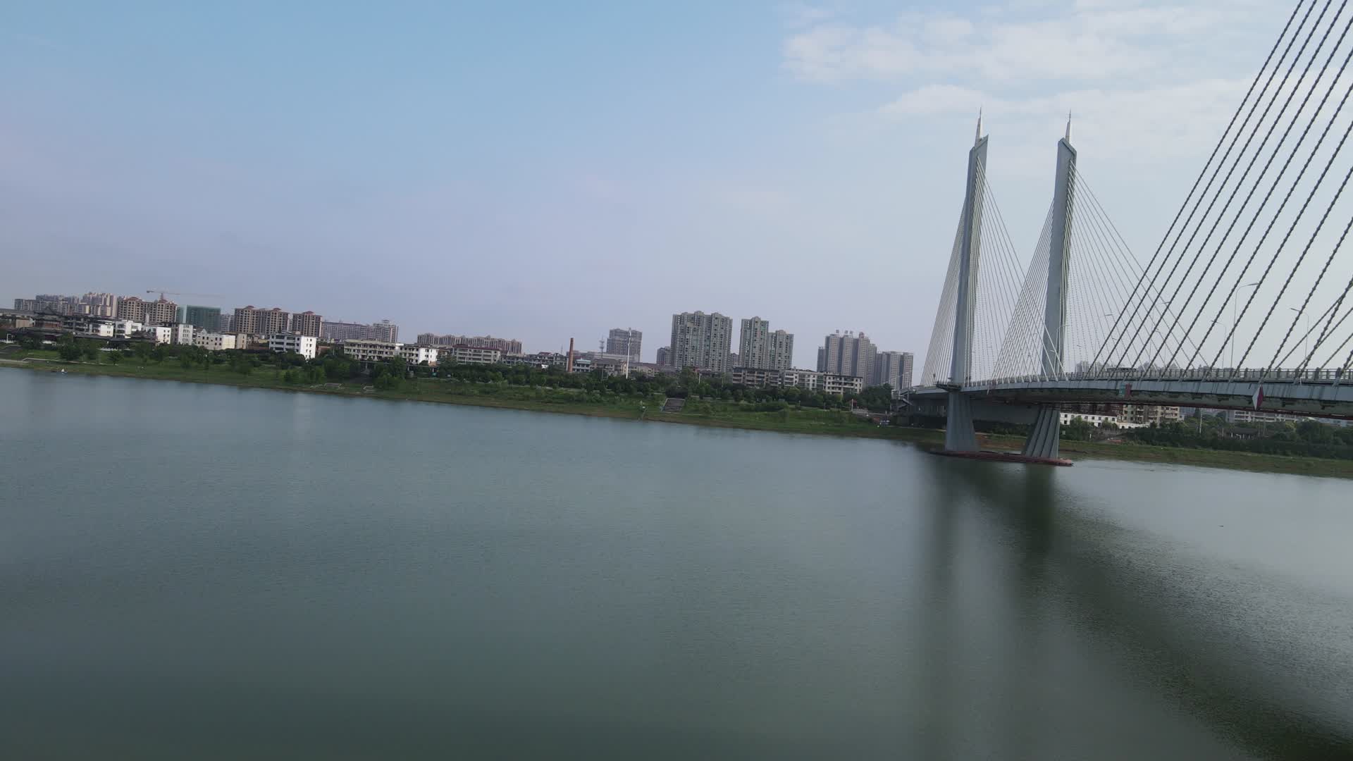城市航拍湖南益阳西流湾大桥交通视频的预览图