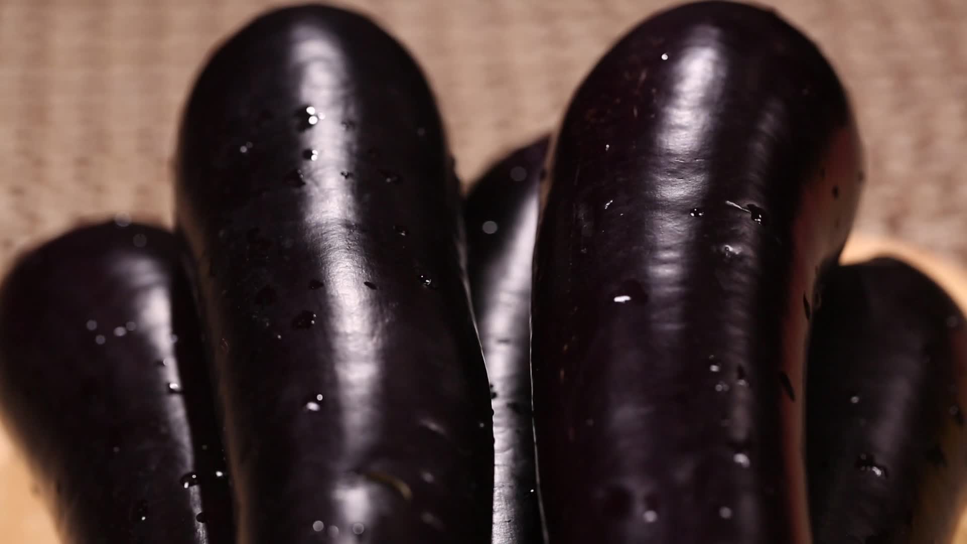 镜头合集紫色花青素茄子皮视频的预览图
