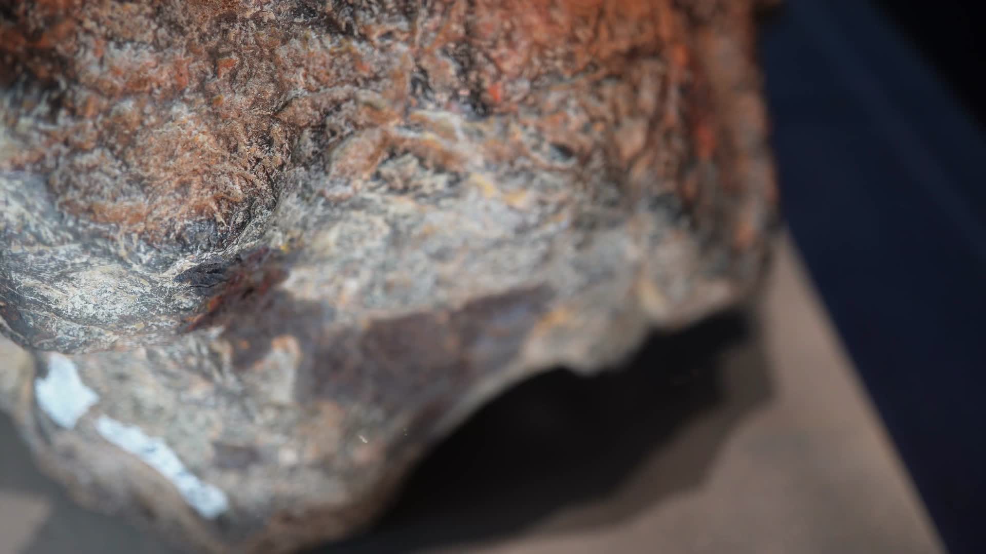 矿石岩石石头采样地质视频的预览图
