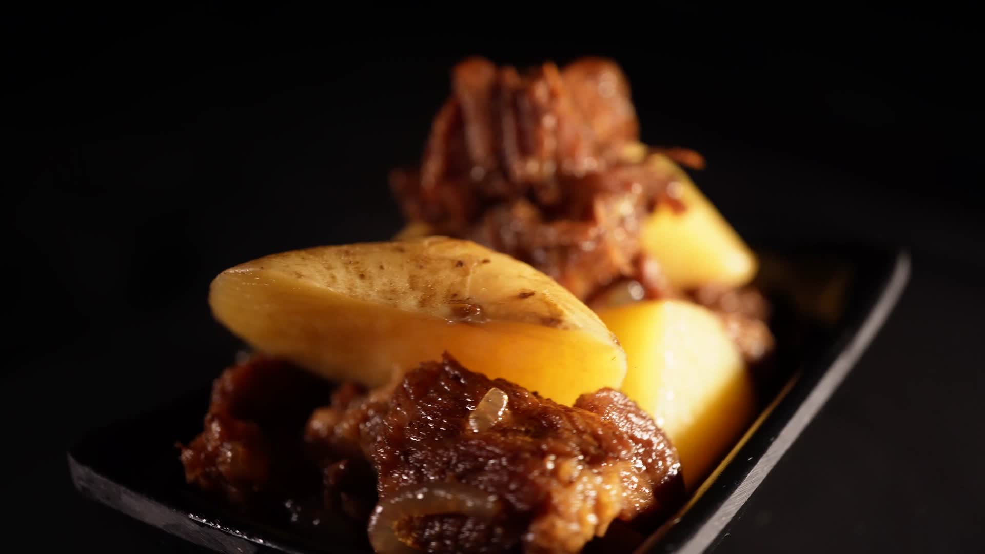解馋美食土豆炖牛肉视频的预览图