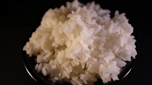 主食水稻大米饭视频的预览图