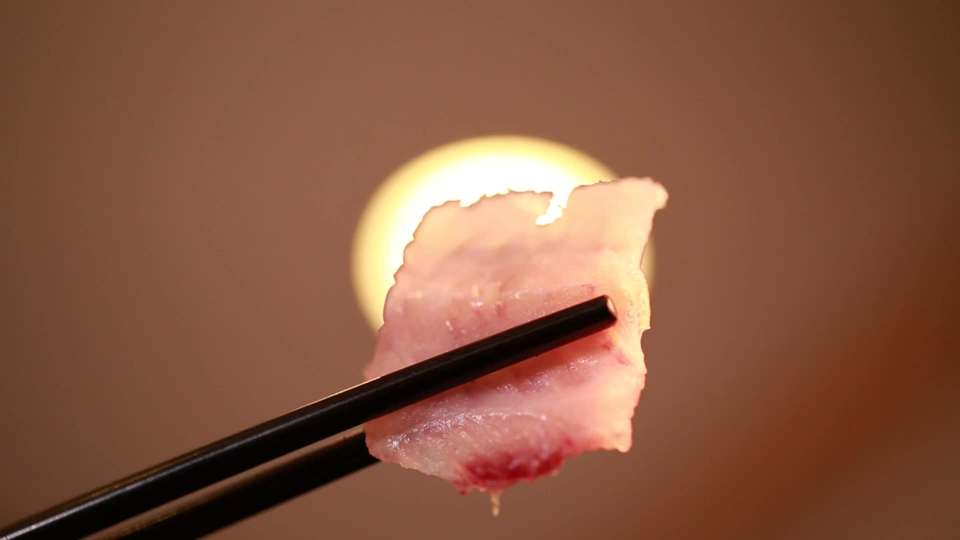 镜头合集厨师切鱼块去鱼骨视频的预览图
