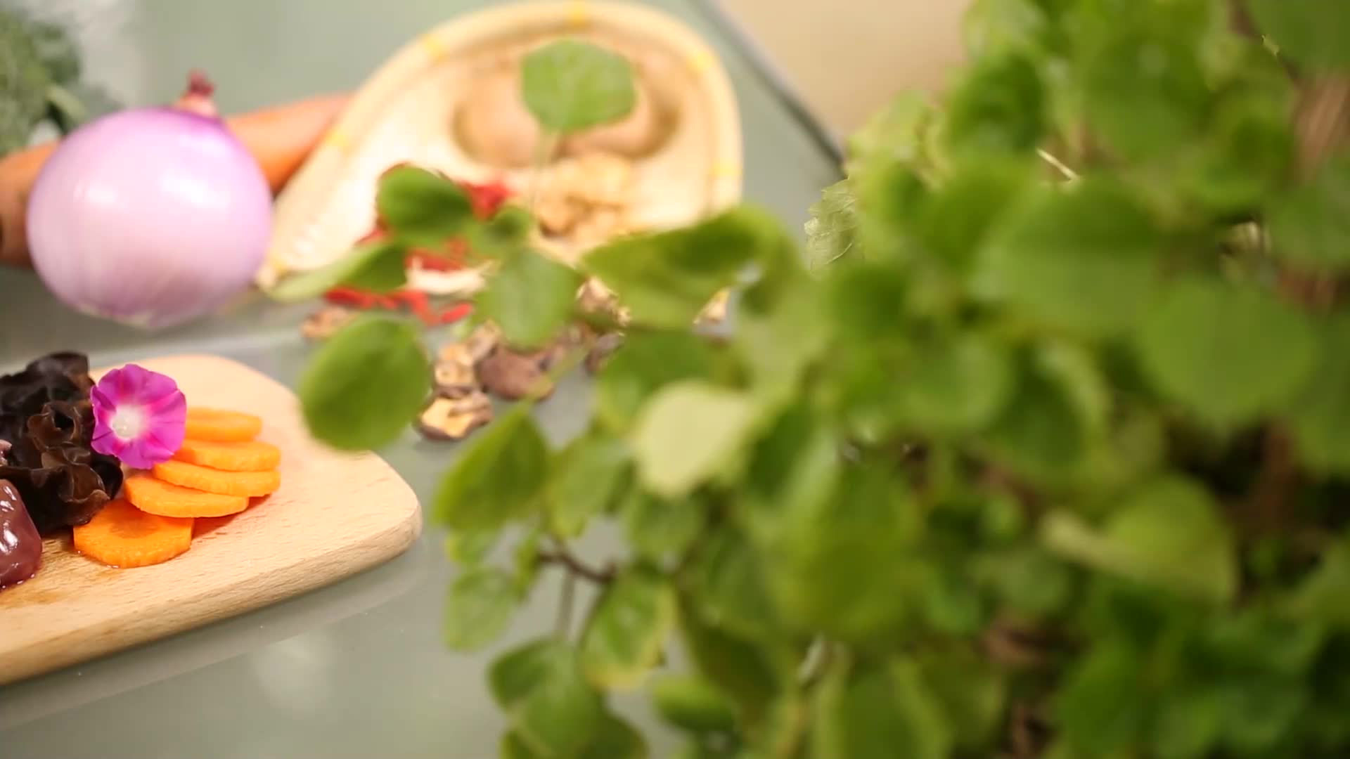 镜头合集家常制作健康熘肝尖食材视频的预览图