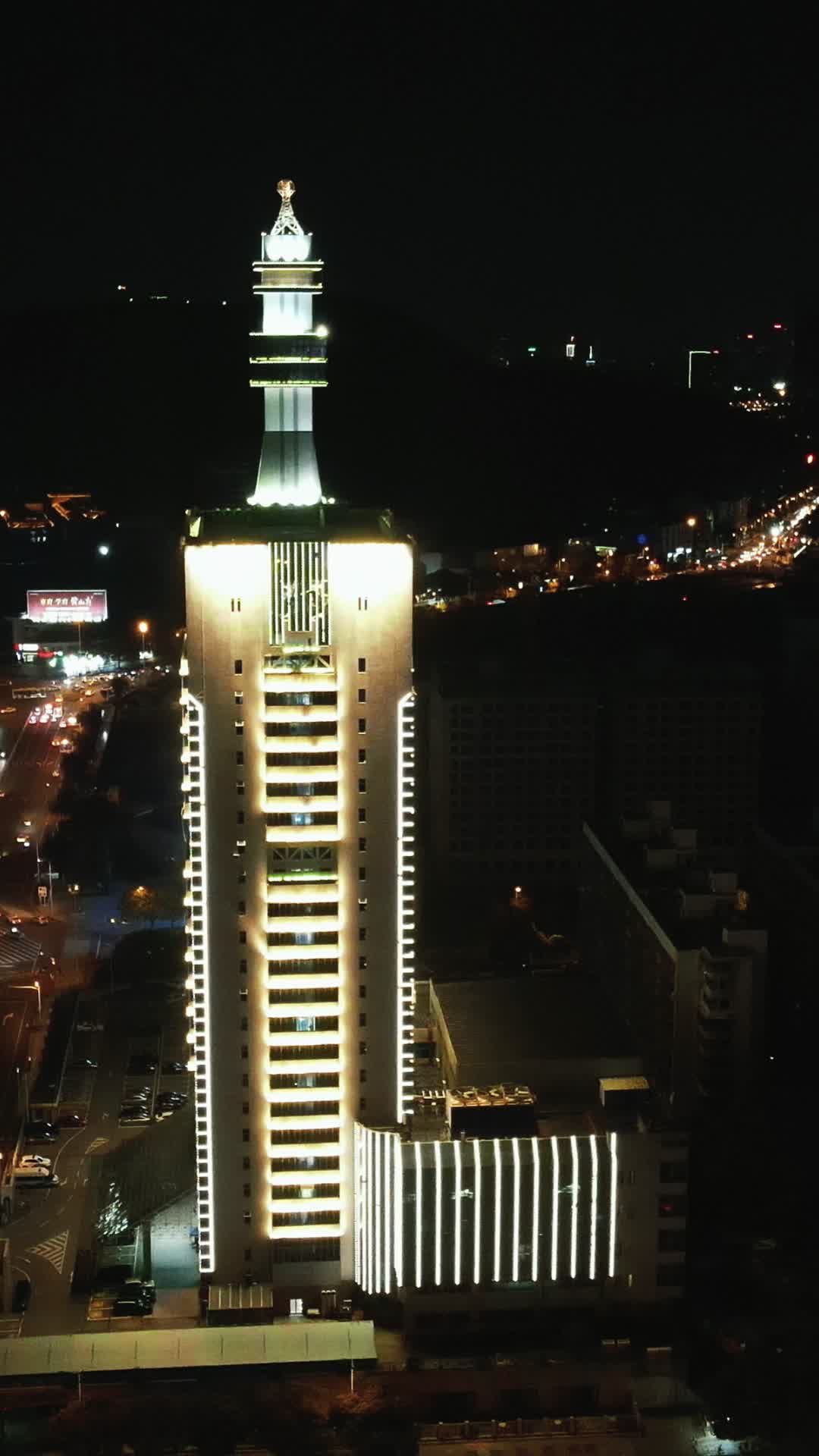 城市航拍湖南交警大楼夜景灯光视频的预览图