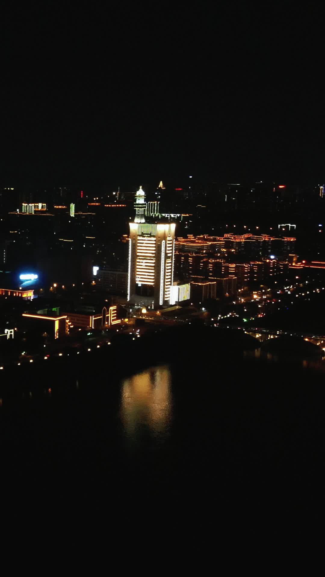 城市航拍湖南交警大楼夜景灯视频的预览图