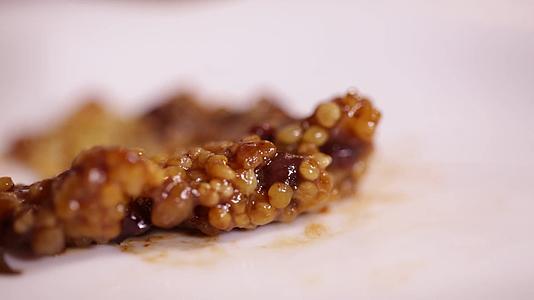 美食镜头合集肉汤糯米饭视频的预览图