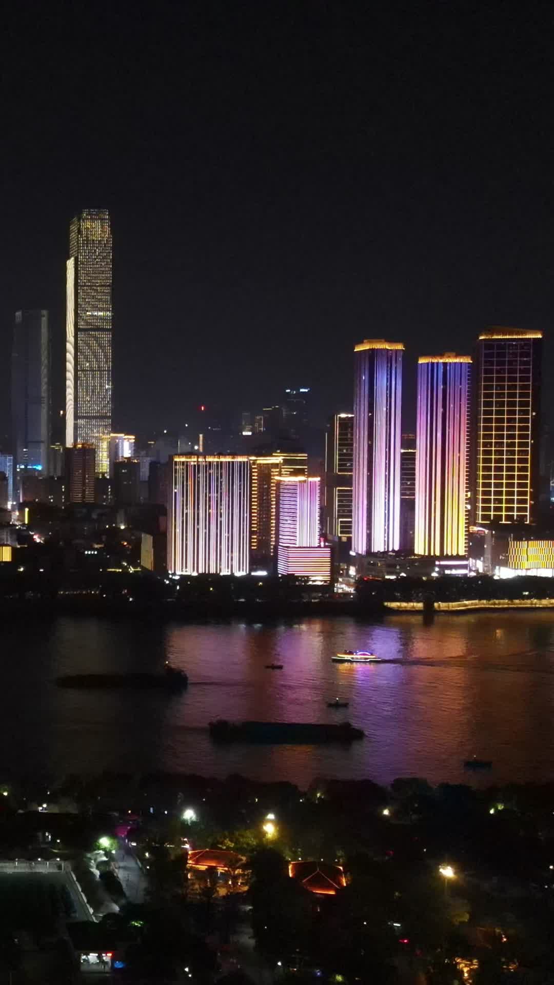 城市航拍湖南长沙华远国际中心夜景视频的预览图
