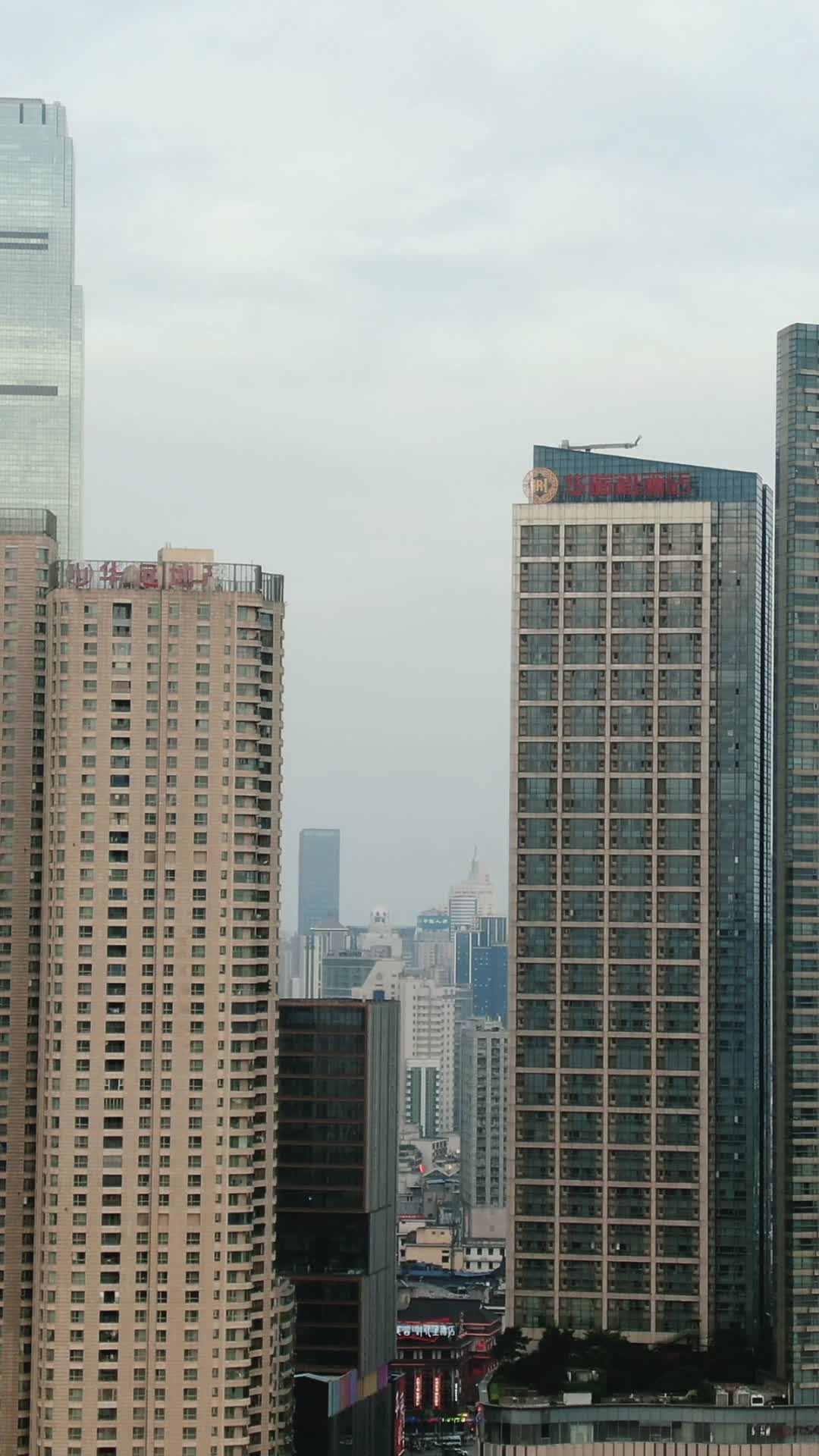 城市航拍湖南长沙华远国际商务大楼竖屏视频的预览图