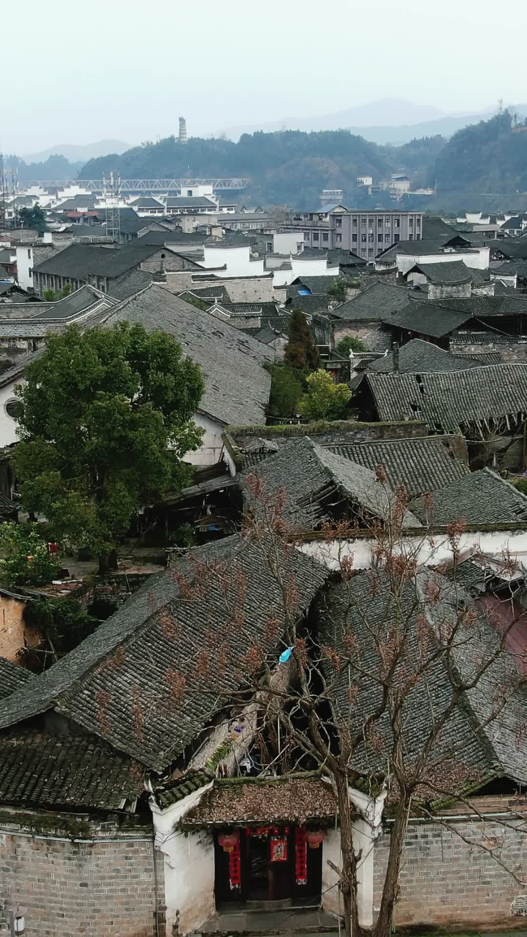 旅游景区湖南黔阳古城竖屏航拍视频的预览图