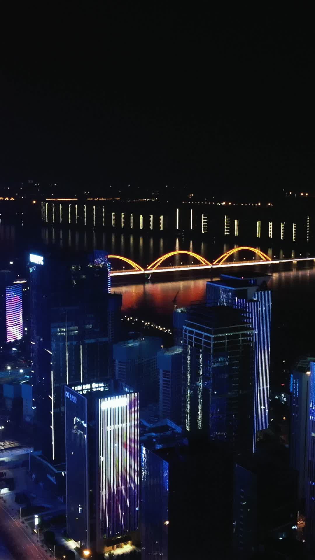 城市航拍湖南长沙平安大厦夜景灯光竖屏视频的预览图