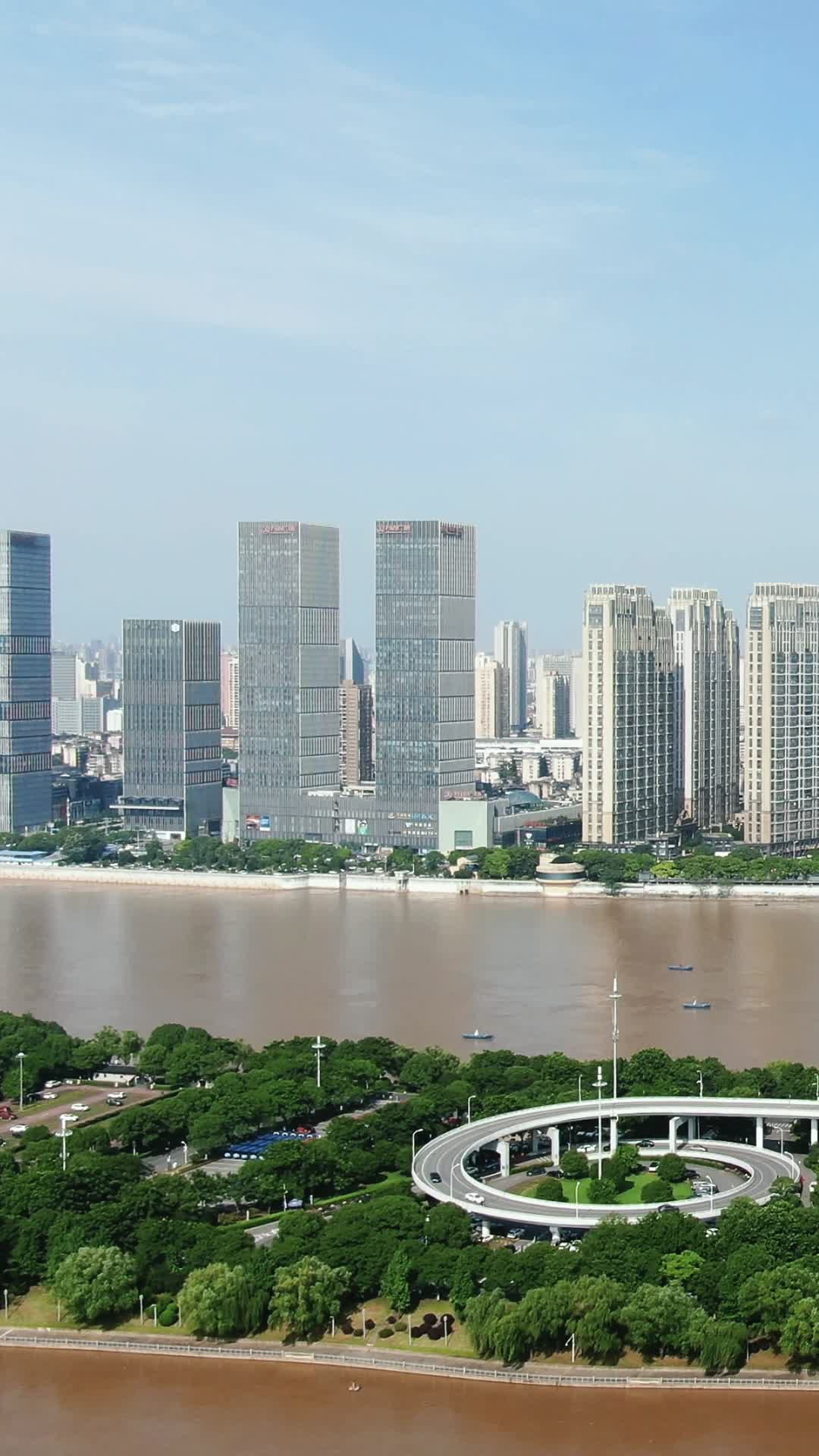 城市航拍湖南长沙湘江边高楼建筑竖屏航拍视频的预览图